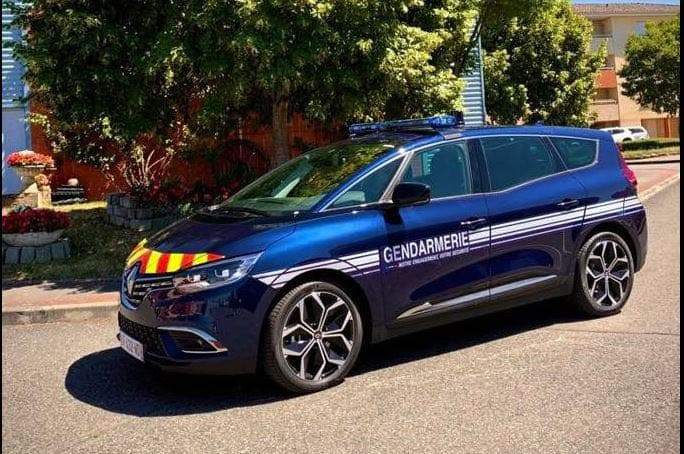 La Gendarmerie Nationale roule en voiture hybride rechargeable - Mobiwisy